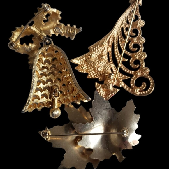 Vintage Rhinestone & Pearls Christmas Theme Pins- Tree 🎄 Bell 🔔 & Leaf 🍃 - Picture 2 of 4